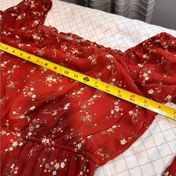 Elegant Long Sleeve Floral Dress in Red - Picture 7 of 10